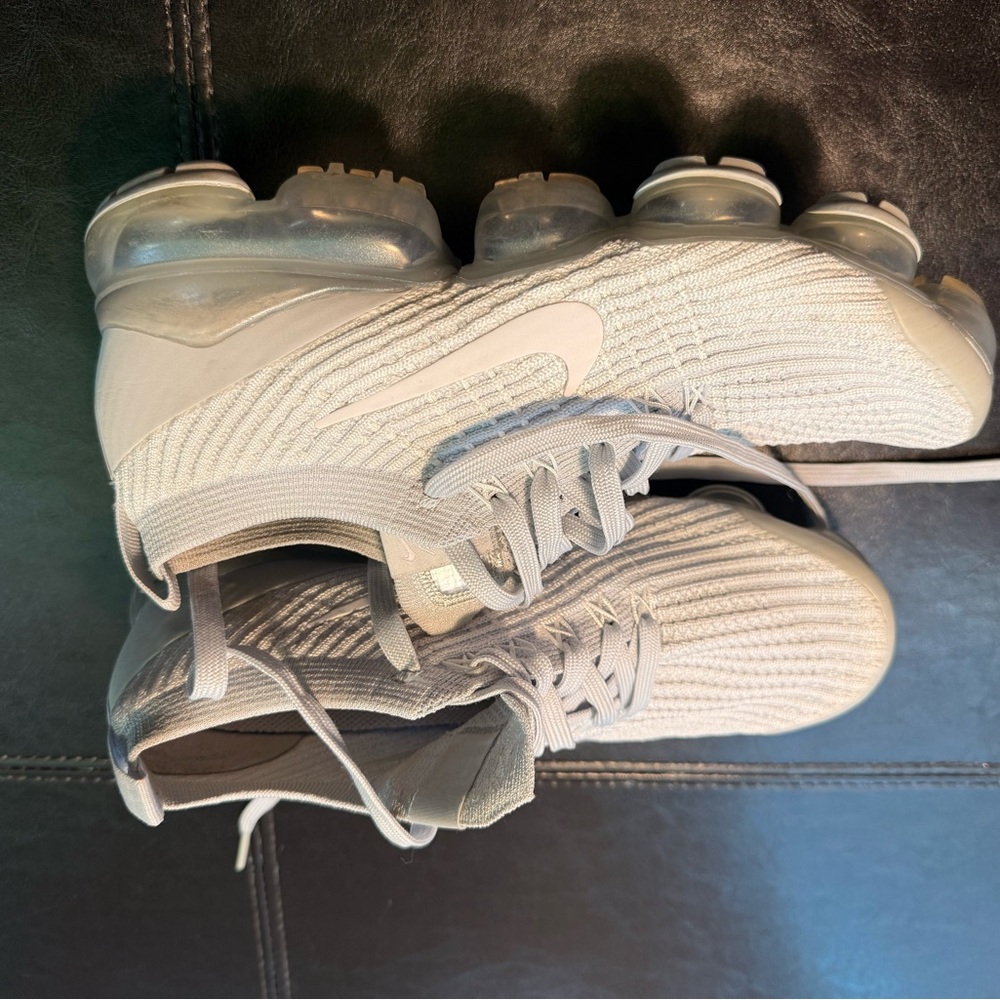 Women’s Size 8 - Nike Air VaporMax FlyKnit Phantom White/Metallic - Picture 4 of 9